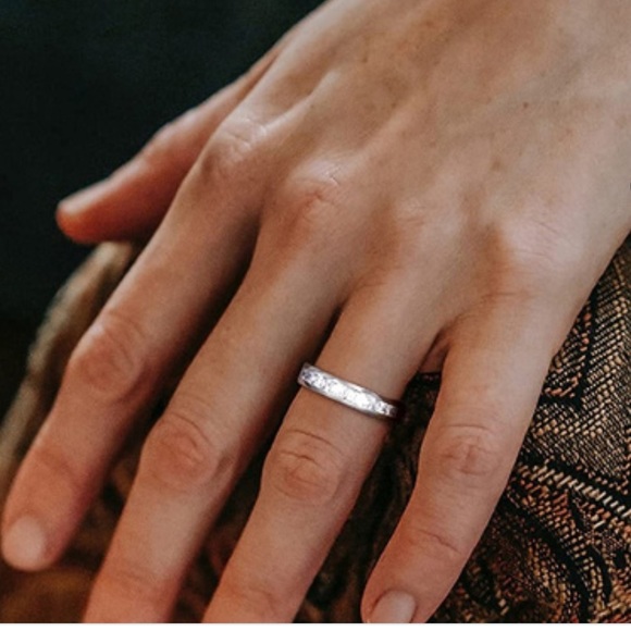 Terrific Titanium Inset CZ Women’s Sparkly Eternity Engagement Wedding Ring Sz 7 - Picture 2 of 7